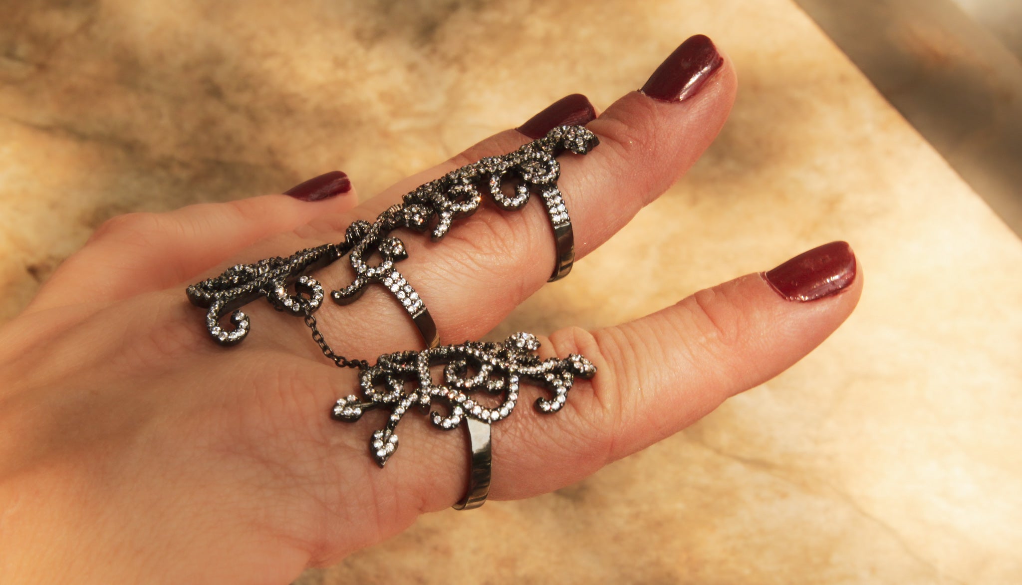 Black Rhodium Double-Finger Lace Chain Ring