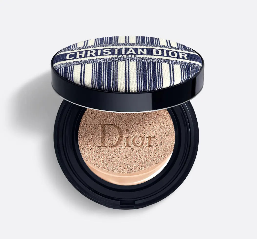 Diorskin Forever SkinGlow Cushion Compact Foundation Diorskin Forever SkinGlow Cushion Compact Foundation