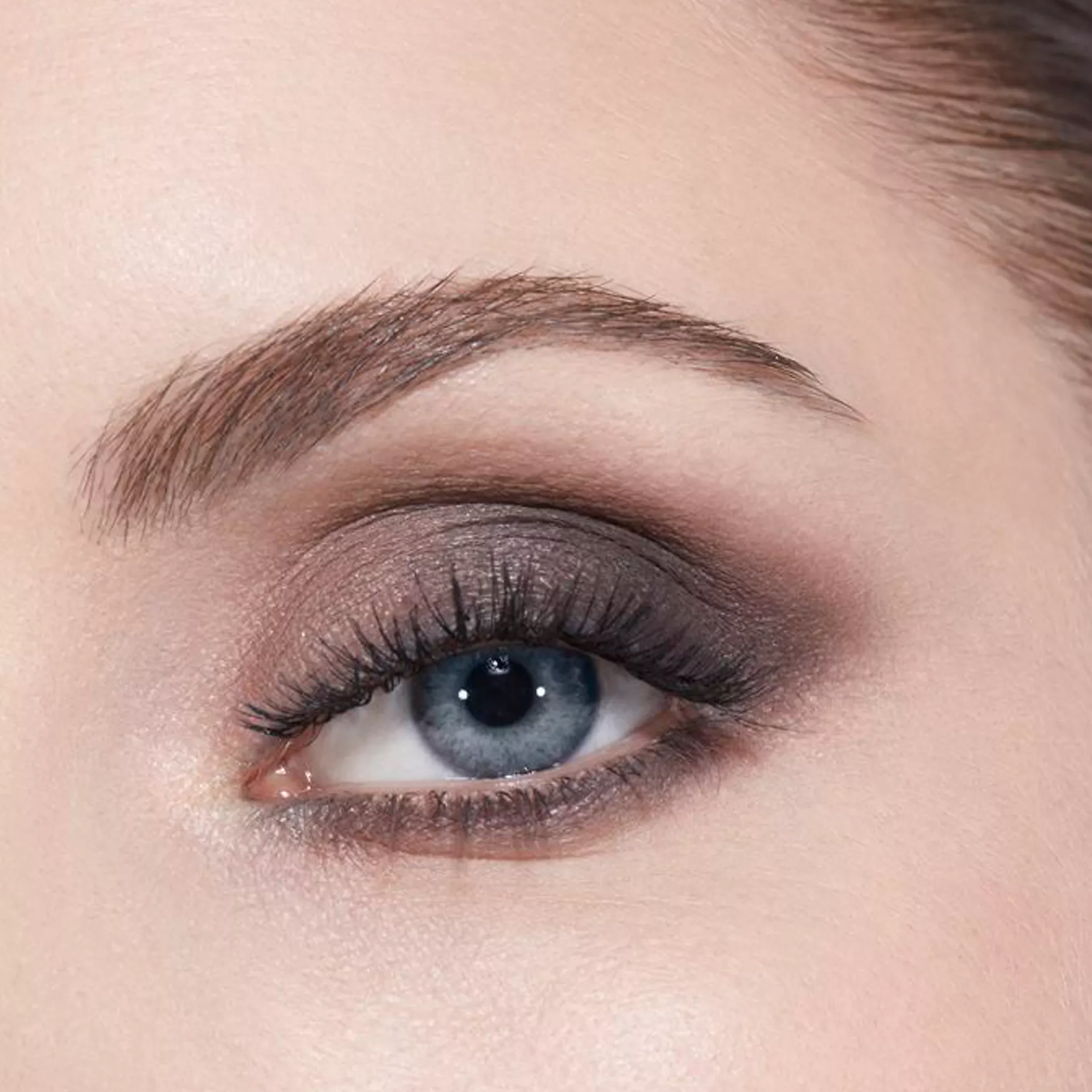 LES 4 OMBRES Multi-Effect Quadra Eyeshadow in 322 Blurry Grey - Be in the Pink